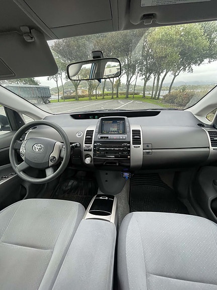 Toyota Prius 8 of 14