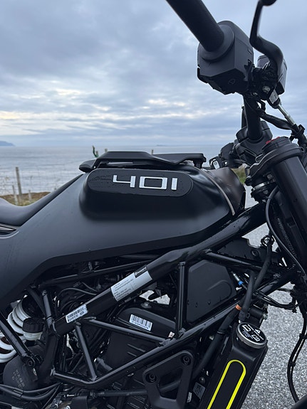 Husqvarna Svartpilen 401 3 of 8