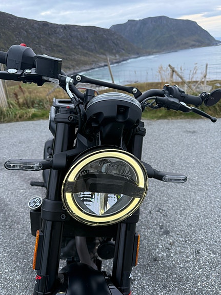 Husqvarna Svartpilen 401 2 of 8