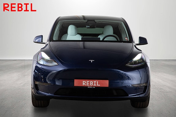 Tesla Model Y 3 of 27
