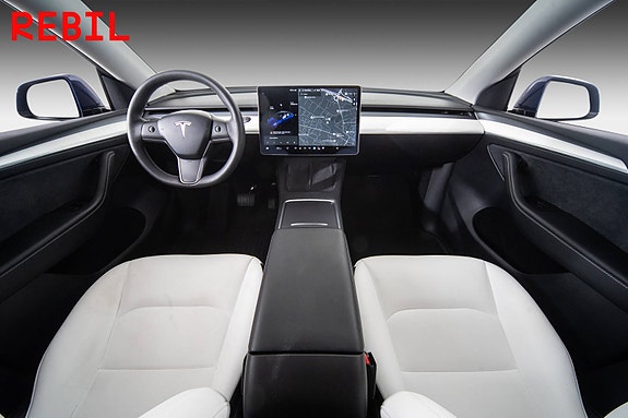 Tesla Model Y 11 of 27