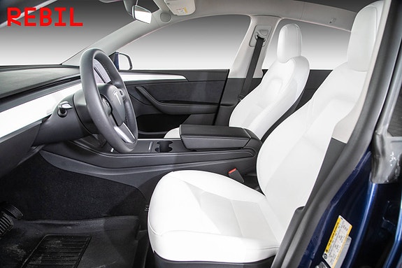Tesla Model Y 8 of 27