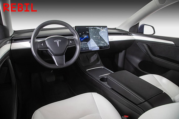 Tesla Model Y 9 of 27