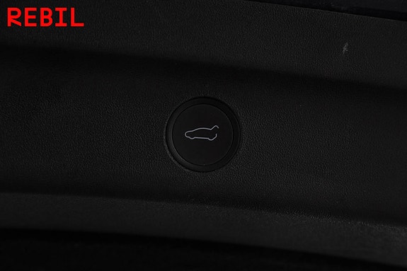 Tesla Model Y 26 of 27