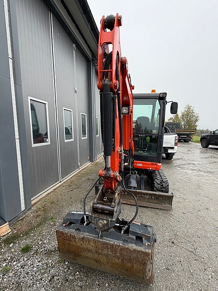 Kubota U27-4 7 of 11