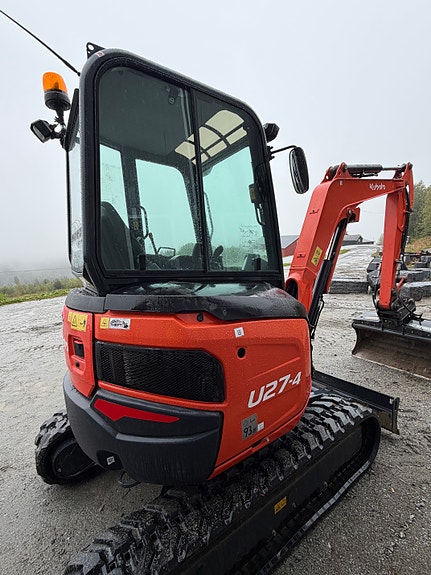 Kubota U27-4 6 of 11