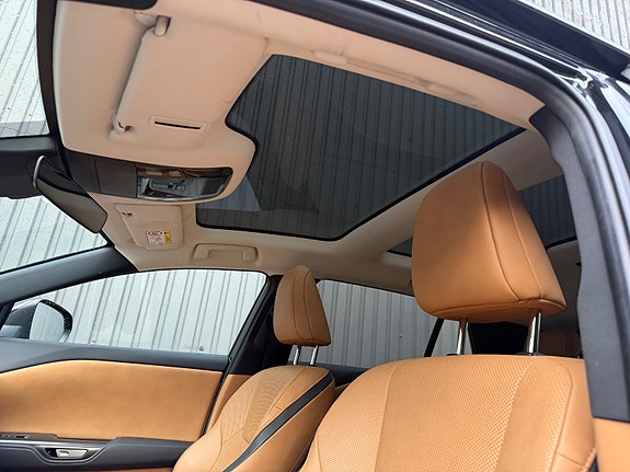 Lexus RZ450e 8 of 26