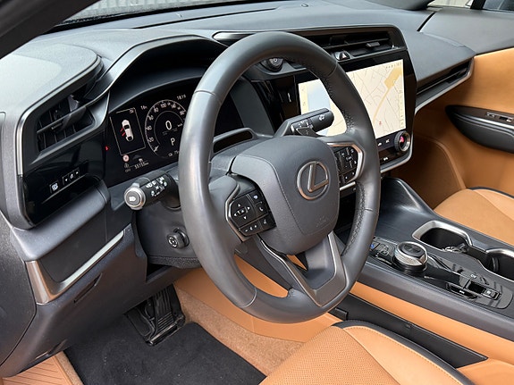 Lexus RZ450e 7 of 26