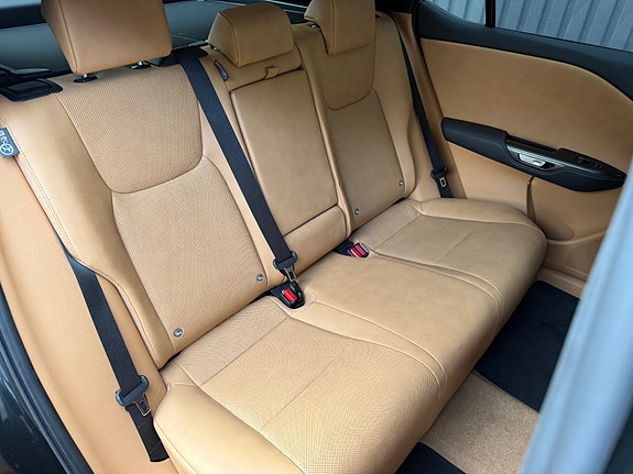 Lexus RZ450e 15 of 26