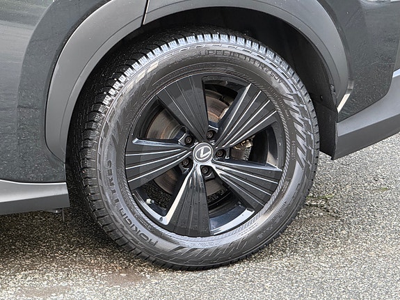 Lexus RZ450e 22 of 26