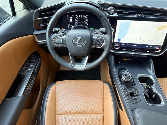 Lexus RZ450e 6 of 26