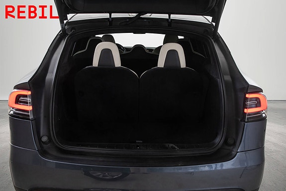 Tesla Model X 29 of 30