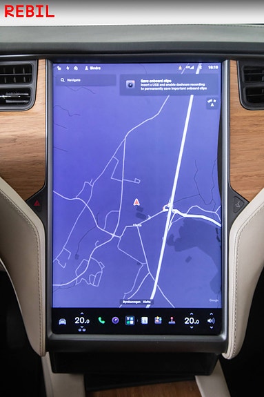 Tesla Model X 21 of 30