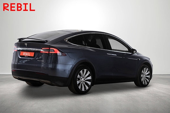 Tesla Model X 7 of 30