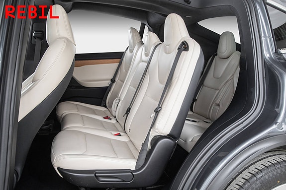 Tesla Model X 12 of 30