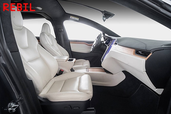 Tesla Model X 28 of 30