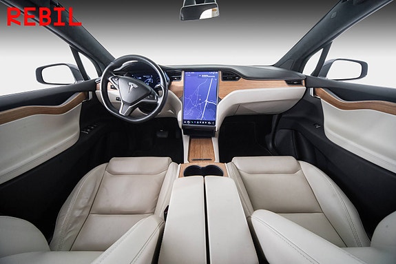Tesla Model X 14 of 30
