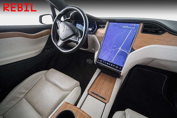 Tesla Model X 17 of 30