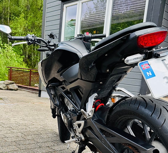 Honda CB 125 R 7 of 9
