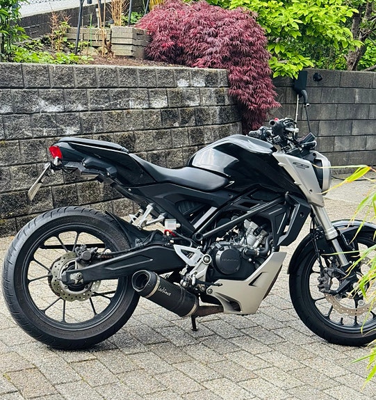 Honda CB 125 R 8 of 9