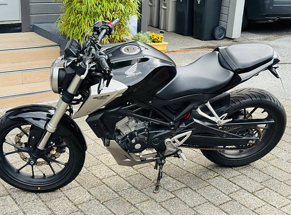 Honda CB 125 R 3 of 9