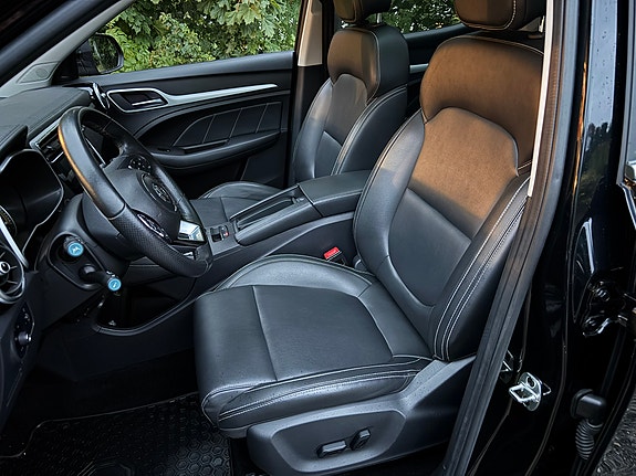 MG ZS EV 4 of 16