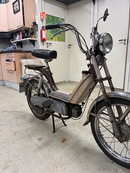 Vespa Bravo 2 of 9