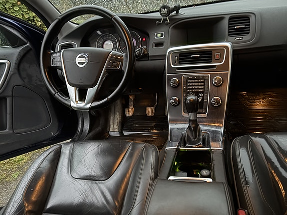 Volvo V60 7 of 18