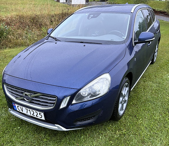 Volvo V60 2 of 18