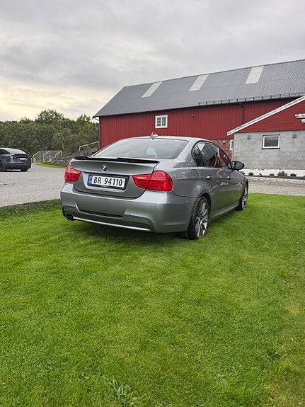 BMW 318d 5 of 16