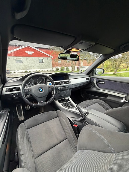 BMW 318d 8 of 16