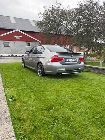 BMW 318d 4 of 16