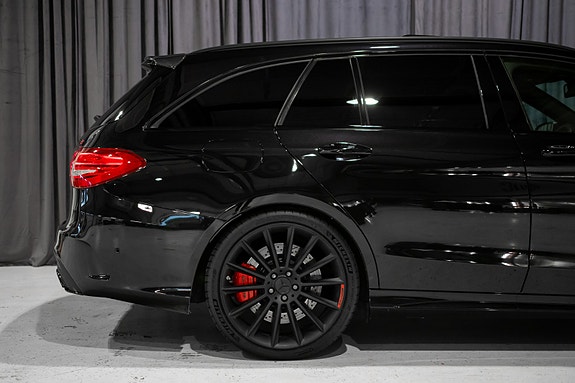Mercedes-Benz C63 21 of 30