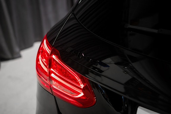 Mercedes-Benz C63 18 of 30