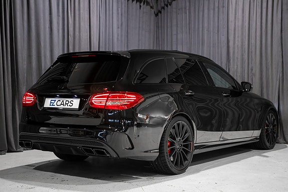 Mercedes-Benz C63 2 of 30