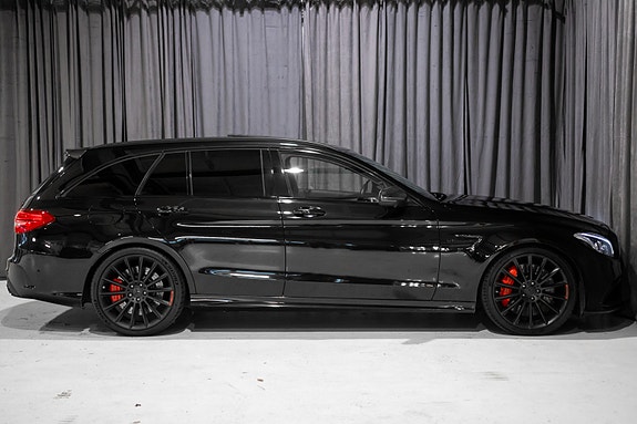 Mercedes-Benz C63 4 of 30