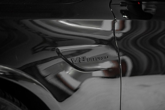 Mercedes-Benz C63 9 of 30