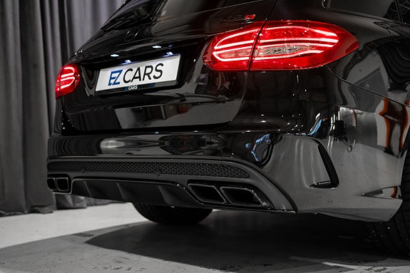 Mercedes-Benz C63 17 of 30