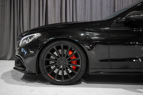 Mercedes-Benz C63 8 of 30