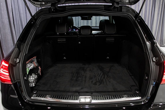Mercedes-Benz C63 22 of 30
