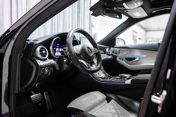 Mercedes-Benz C63 29 of 30