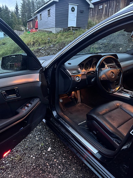 Mercedes-Benz E250 4 of 8