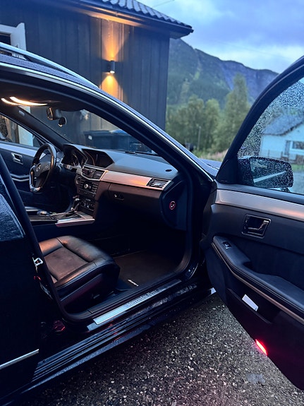 Mercedes-Benz E250 7 of 8