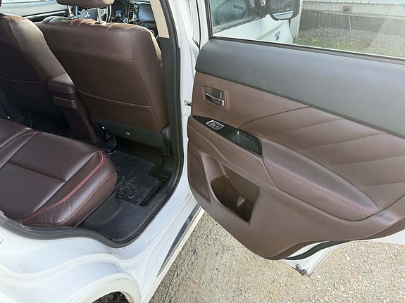 Mitsubishi Outlander 12 of 30