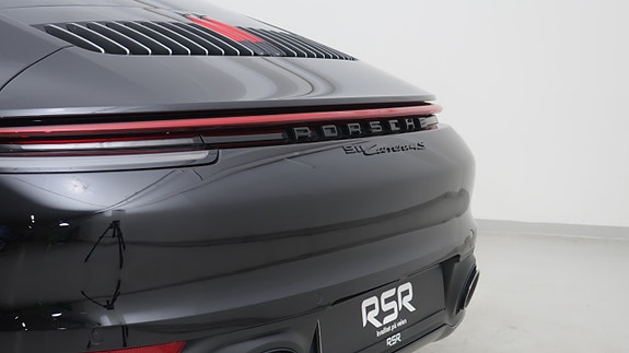 Porsche 911 Carrera 4S 26 of 30