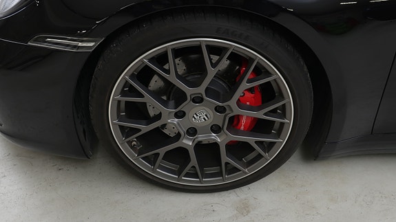 Porsche 911 Carrera 4S 5 of 30