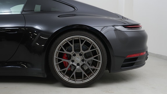 Porsche 911 Carrera 4S 25 of 30