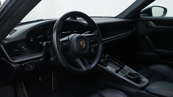 Porsche 911 Carrera 4S 8 of 30