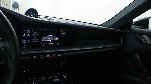 Porsche 911 Carrera 4S 13 of 30