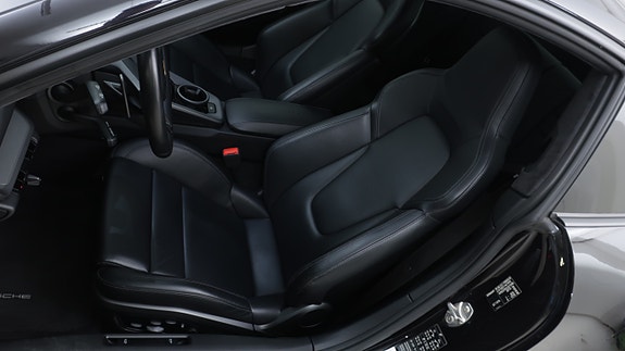 Porsche 911 Carrera 4S 21 of 30